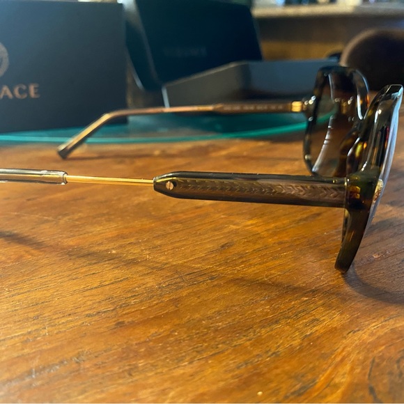 Versace sun glasses - Picture 1 of 2